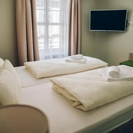 Adelheid Garni Hotel 3*