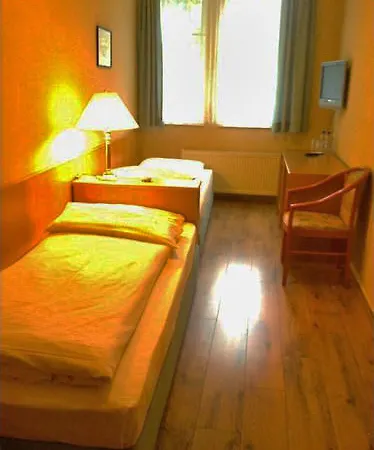 Отель Adelheid Garni 3*