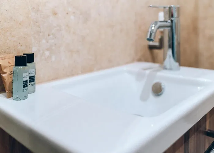 Adelheid Garni Hotel 3*